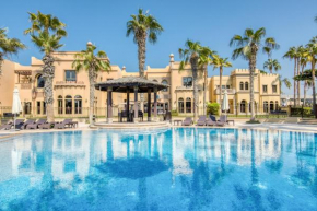 Luxe Palm Jumeirah Villa with Private Beach Access